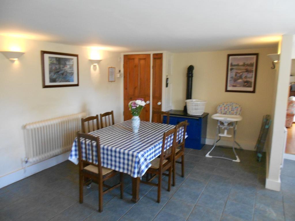 Villa Ballagh Court à Ballynabola Chambre photo